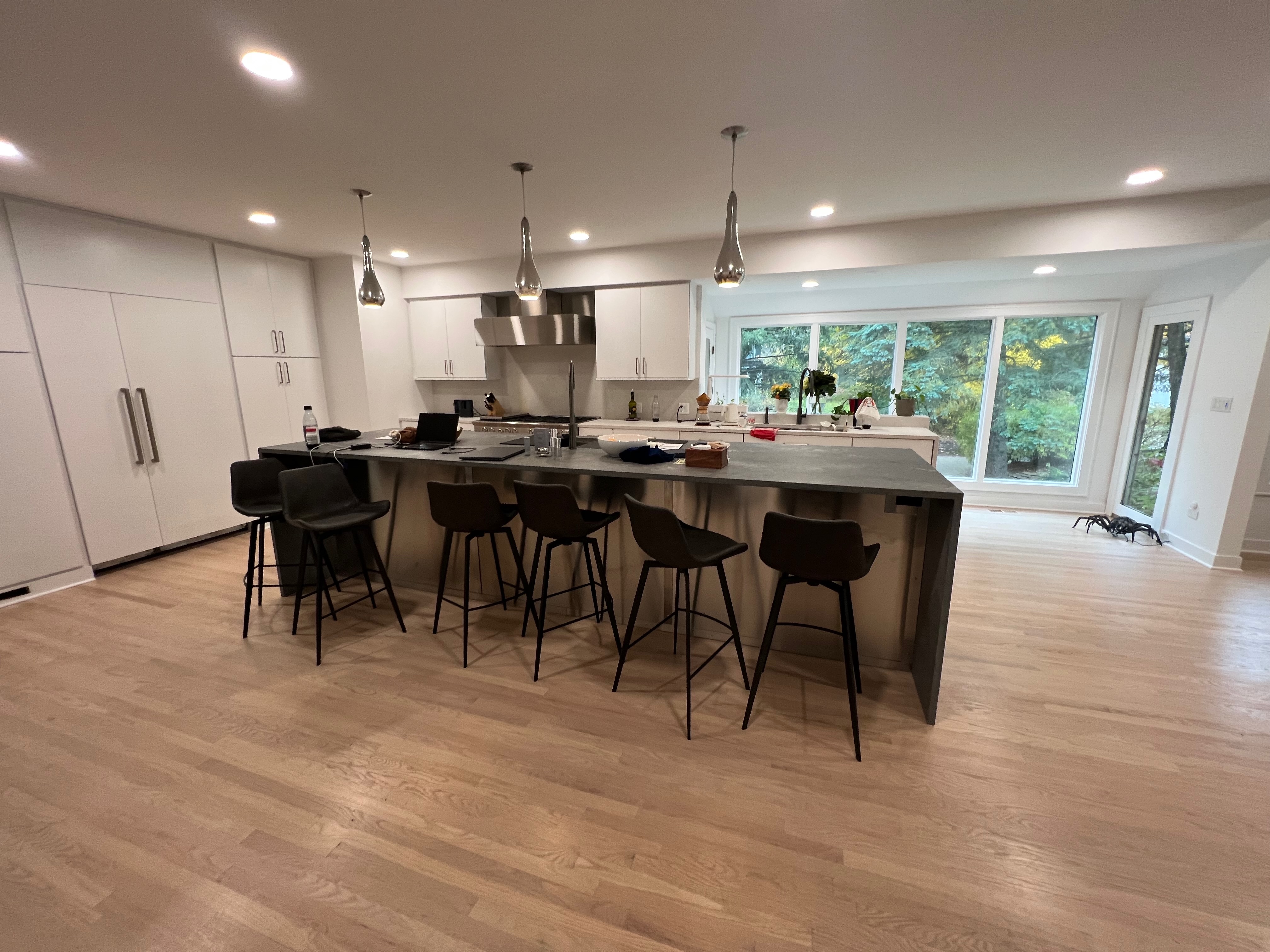 Open-plan kitchen redesign by Breuder Design