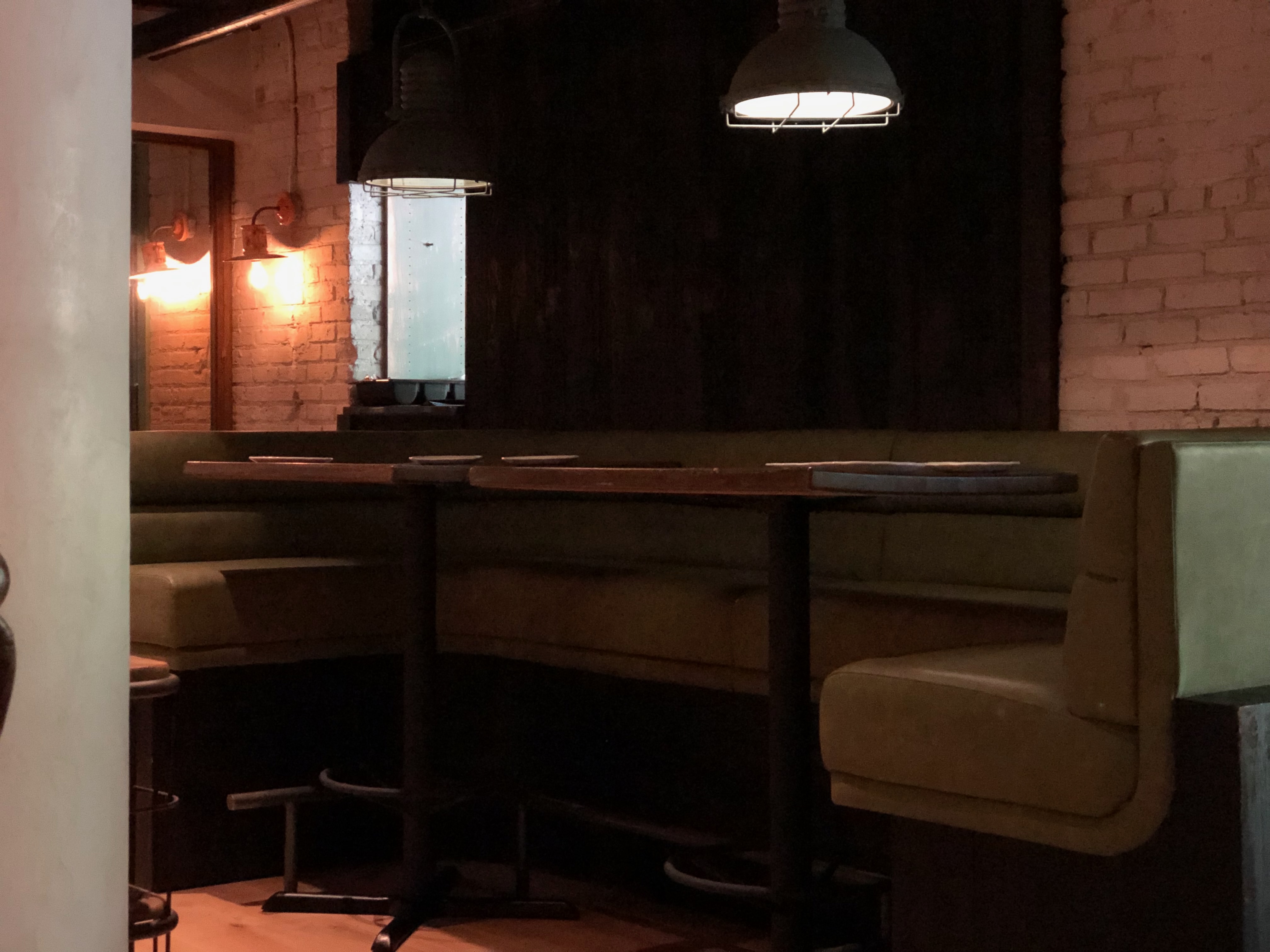 Booth seating and partition detail at Roberts Pizza